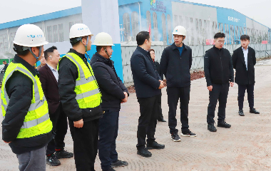 南溪經(jīng)開(kāi)區(qū)黨工委副書(shū)記、管委會(huì)主任李勇一行蒞臨遠(yuǎn)東股份宜賓智能產(chǎn)業(yè)園調(diào)研指導(dǎo)
